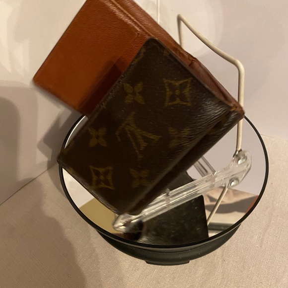 Louis Vuitton Monogram Short Wallet - Picture 8 of 16